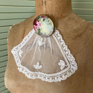 Vintage White Lace Gathered Jabot