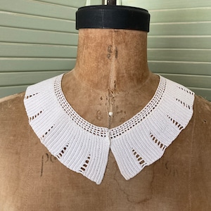 Vintage 1950's White Cotton Knit Dress Collar