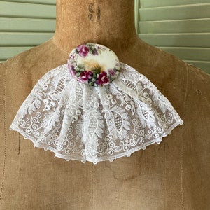 Vintage Creamy White Tambor Lace Jabot