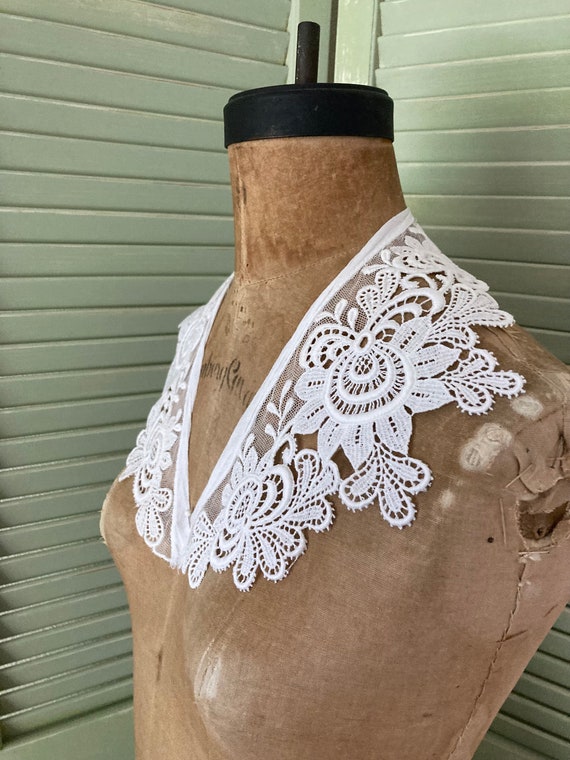 Vintage 1930's Creamy White Heavily Embroidered L… - image 4