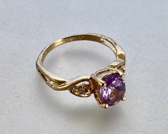 Vintage 1960's Amethyst Glass Ladies Ring