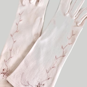 Guantes bordados vintage de nailon rosa de los años 60