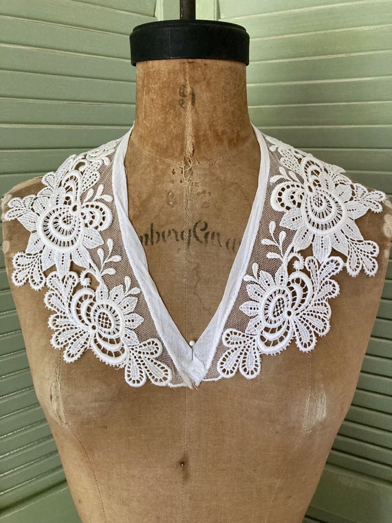 Vintage 1930's Creamy White Heavily Embroidered L… - image 2