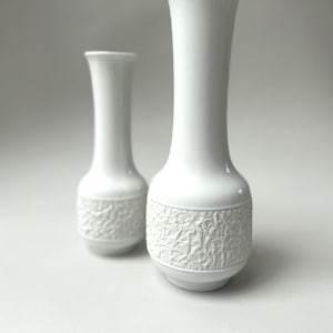 HUTSCHENREUTHER white bisque porcelain Vase, Achtziger Design, relief decor, 1970s, Germany, vintage retro, interior home decor, collector