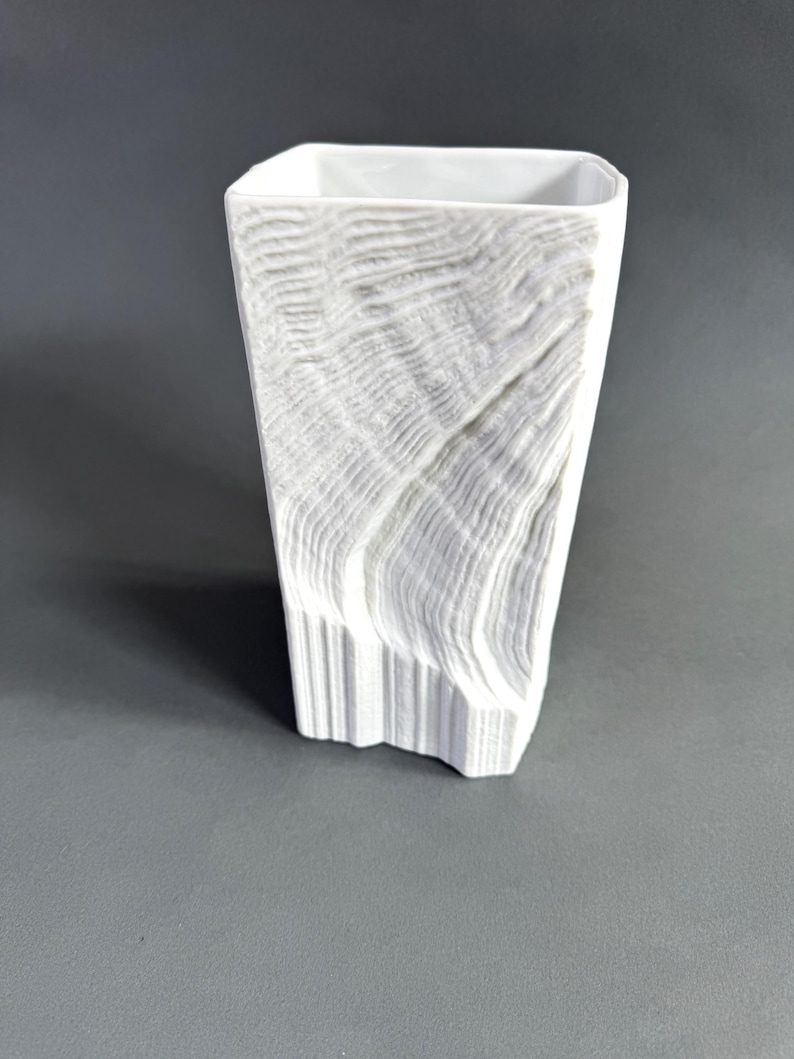ROSENTHAL Studio Line weiße Relief Porzellan Vase, Design Martin Freyer, postmodern, 1980er Jahre, Deutschland, wellenförmiger Reliefmuster