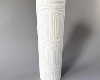 Hutschenreuther ヴィンテージ 花瓶　ドイツ製 HUTSCHENREUTHER の白素焼き磁器の花瓶、ヴィンテージ、オプアート