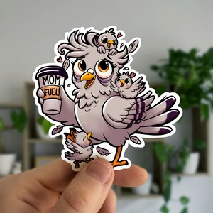 Adesivo engraçado de mãe pombo – Presente de mãe cansada de café – Adesivo de mãe pássaro para o dia das mães – Decalque fofo de mãe exausta