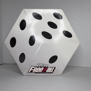 2008 Yahtzee Free For All van Parker Brothers. Alle kaarten en tokens verwerkt. Halve dobbelstenen ontbreken. EUC. Familieplezier. Game-avond.