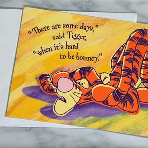 Carte d'encouragement/de positivité de Hallmark Tigrou vintage - Carte de réconfort pour les jours difficiles - Lumineux et coloré - Pour des amis - Donner du confort