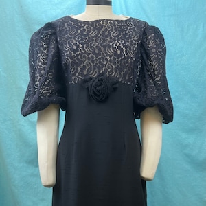 1960s W:30” Little Black Dress Poly Lace Mr. Mike California 16 Balloon sleeves rose