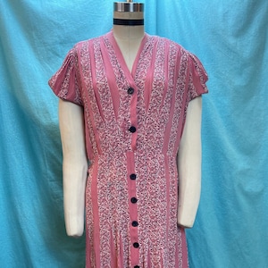 1940s W:31 VOLUP sheer pink navy white short sleeve rayon day dress