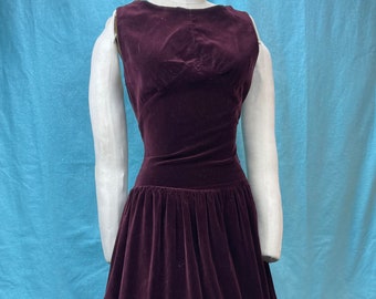 1950s/1960s W:25” Vintage burgundy vine Cotton Velveteen Velvet Fit and Flare Dress Cocktail Party Sleeveless
