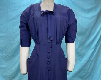 1940s W: 28” Vintage shirt dress 40s Navy ink blue Rayon Faille 4 pockets button up dress with bow tie dolman sleeves 3/4 envelope cuff