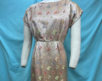 1950s W:36 Golden Beige Jacquard Satin Floral vintage pencil dress short sleeve scoop neckline orientalism eastern inspired VOLUP