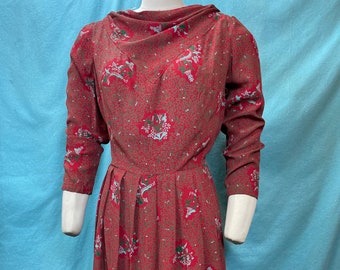 1940s/1950s W:33” Vintage 40s 50s rayon Asian novelty print dress long sleeve waterfall neckline red green