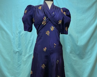 1930s W:25 Vintage 30s midnight navy taffeta dress short puffed sleeve old Hollywood Hand embroidered bouquets smocking