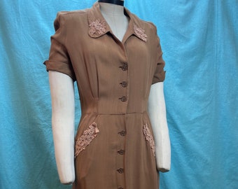 1950s W:28 linen collar pockets A-line skirt dress chocolate brown lace appliqué collared short sleeve pencil wiggle skirt