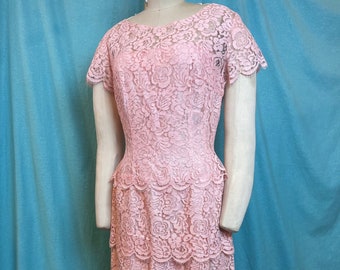 1950s/1960s W:28 Lilli Diamond of California Pastel Pink Cord Lace Overlay Tiered short sleeve scoop neck pencil wiggle cocktail dress