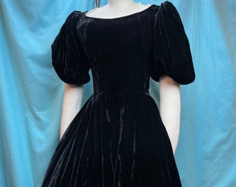 1950s W:26 Ceil Chapman Iconic American Vintage Designer LBD VLV dress cotton velour with puff oversized sleeves exceptional