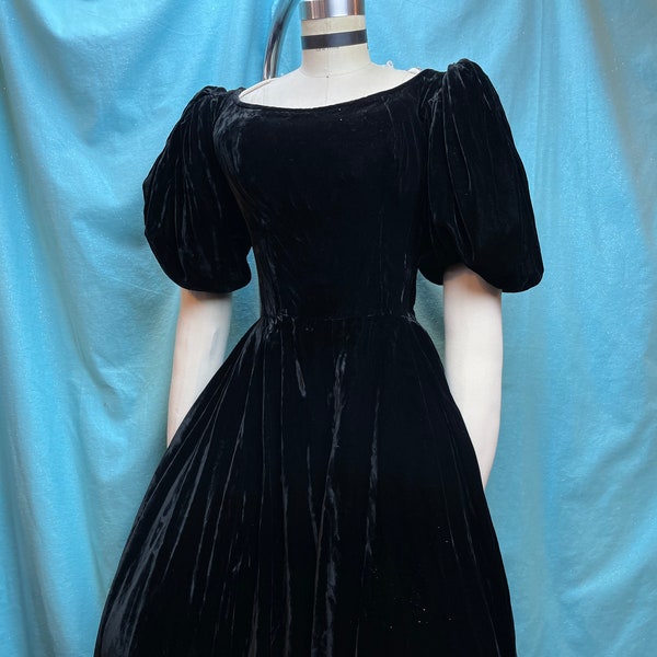 1950s W:26 Ceil Chapman Iconic American Vintage Designer LBD VLV dress cotton velour with puff oversized sleeves exceptional