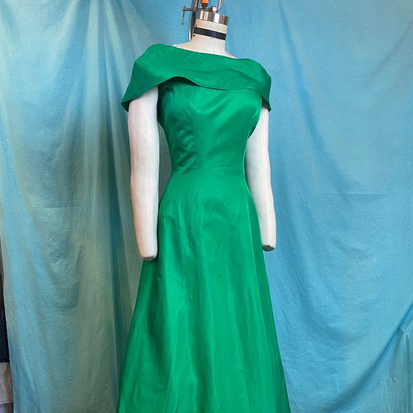 1950s W:30" Kelly Green Jewel Tone Bertha Neckline Gown Princess seam