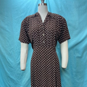 1940s W:36 Vintage 40s button up shirt day dress rayon crepe espresso brown white pleated a-line skirt vintage plus size short sleeve pearl