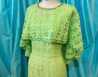 1950s/1960s W:32 ANN’S VOGUE SHOPPE 2PC lime green lace rhinestone overlay sleeveless scoop neckline pencil formal evening gown capelet set