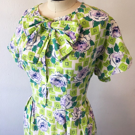 1930s/1940s W:30 chartreuse purple geometric rose