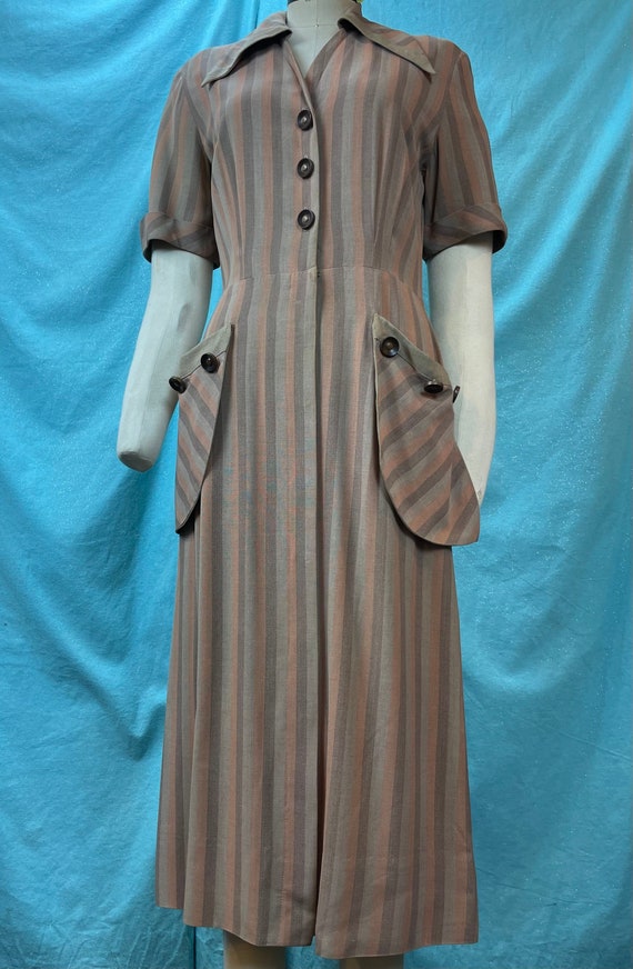 1940s W:28 Manford 40s vintage button down shirt dress sanforized cotton V neck salmon brown stripes paneled A-line skirt day dress