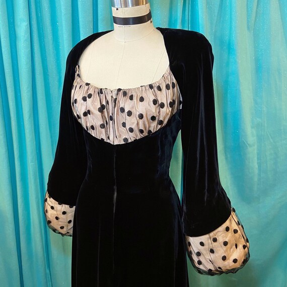 1930s/1940s W:26 DORINE LIEBERT black silk velvet