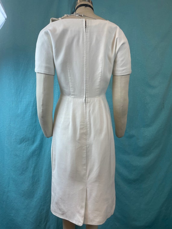 1950s W:26 white cotton pique wiggle dress cut ou… - image 4