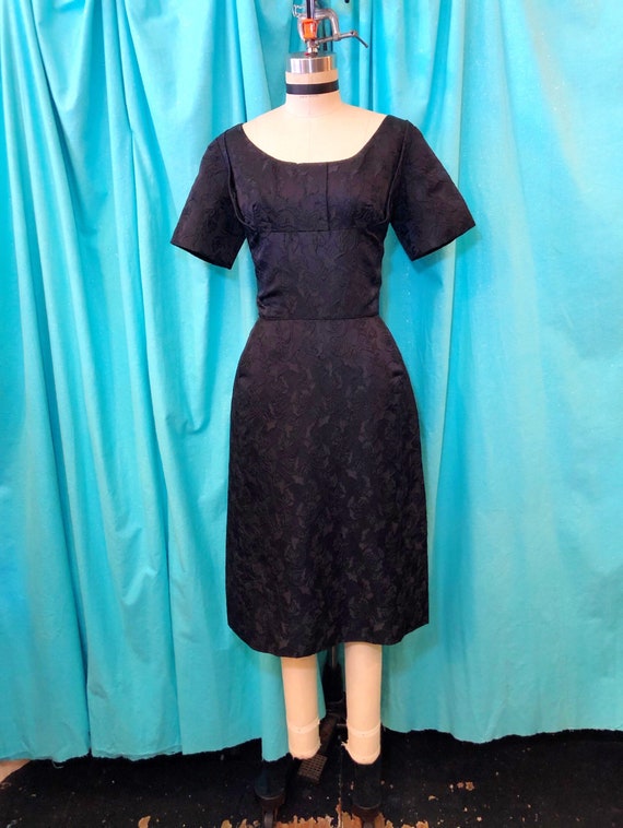 1950s/1960s W:26 LBD black floral silk satin broc… - image 2