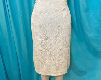 1950s/1960s W:28 ivory cotton floral circle Diamond crotchet overlay acetate pencil wiggle skirt