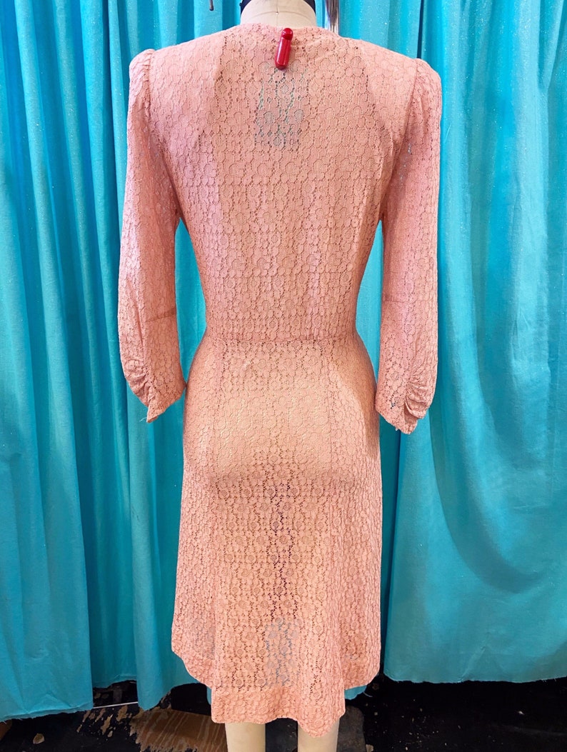 1930s/1940s W:36 sheer pink cotton floral lace 3/4 runched sleeve V neck paneled A-line skirt dress image 4