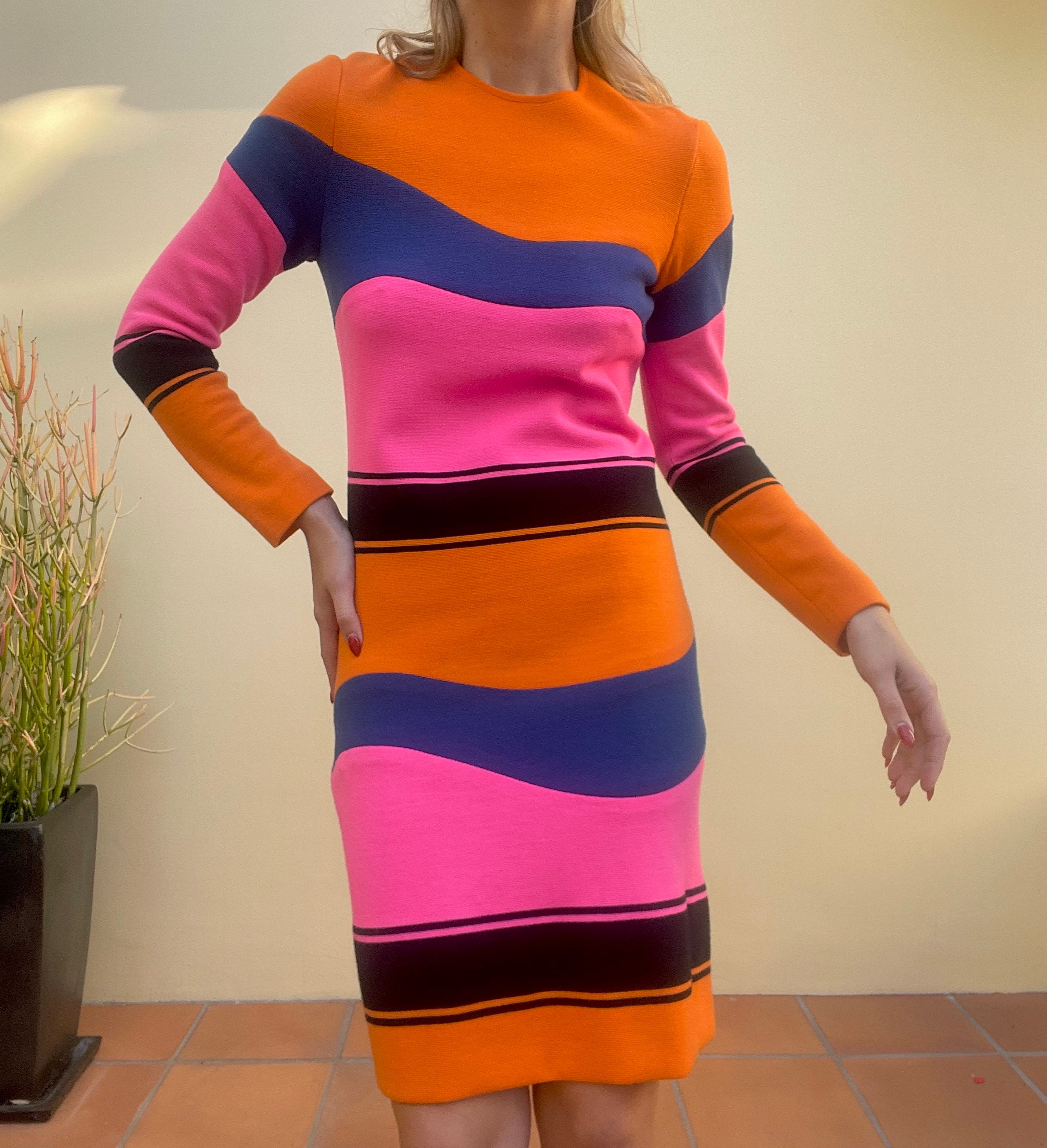 ワンピース Pinko SASSOLUNGO LONG DRESS IN COLOURED STRIPED KNIT Pinko Sassolungo Dress With Round Neck And Long Sleeves In