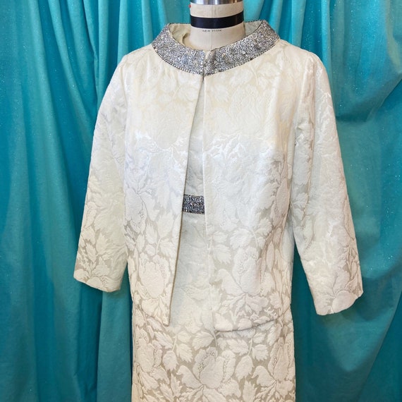 1960s W:26 MILGRIM 2PC white floral brocade beade… - image 1