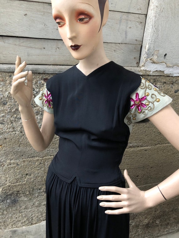 1940s W:24 CARLYE studded black rayon pink sequin