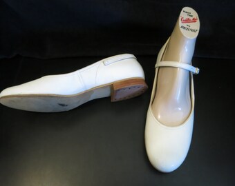 White Leather 50s Baby Doll Adjustable Strap Flats sz 7N.