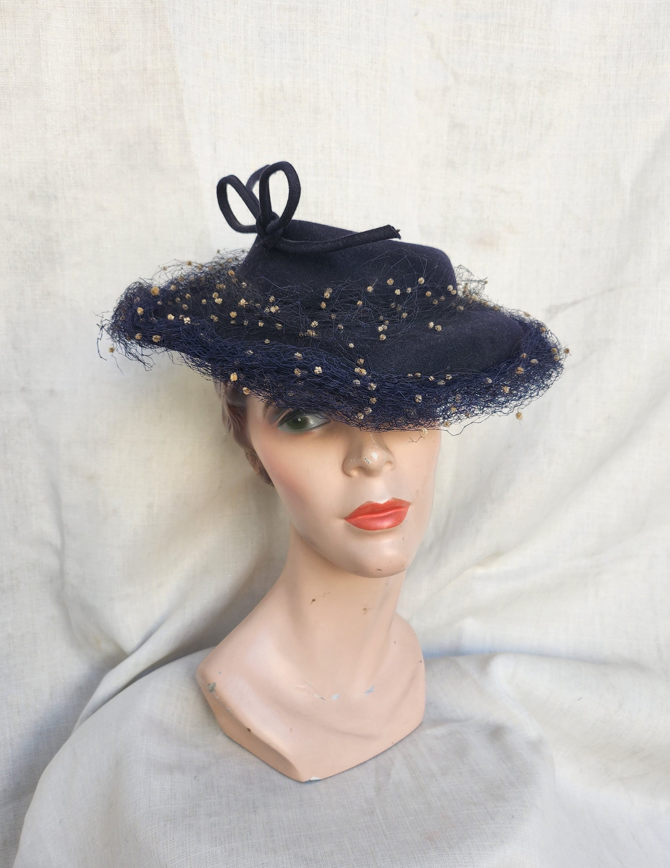 1950\'s Bullocks Los Angeles Velvet & Satin Hat Black Satin and Velvet Antique Hat – Vintage Passementerie main image 3