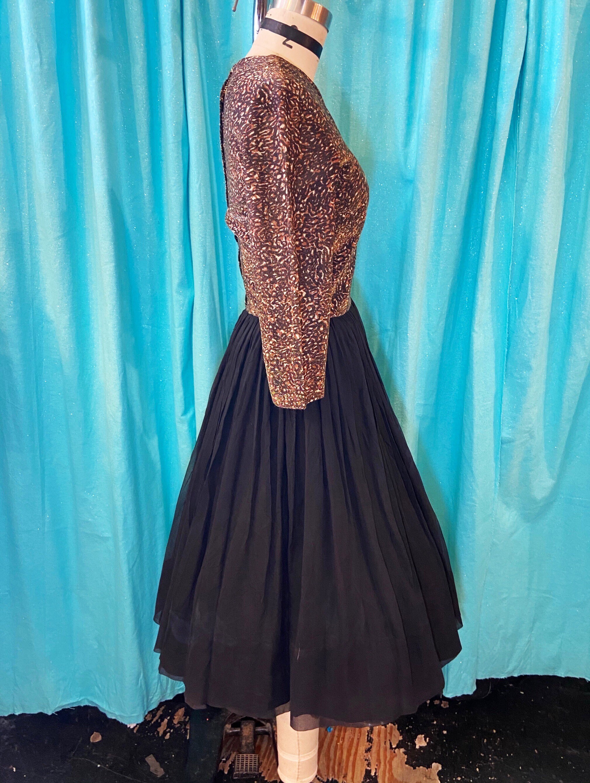 1950s/1960s W:26 Gold Lurex Leopard Print 3/4 Sleeve Black