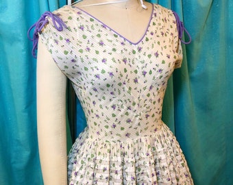 1950s W:25 white purple green sheer stripe floral cotton short sleeve O tie cold shoulder V neck V back pin tuck skirt fit and flare dress