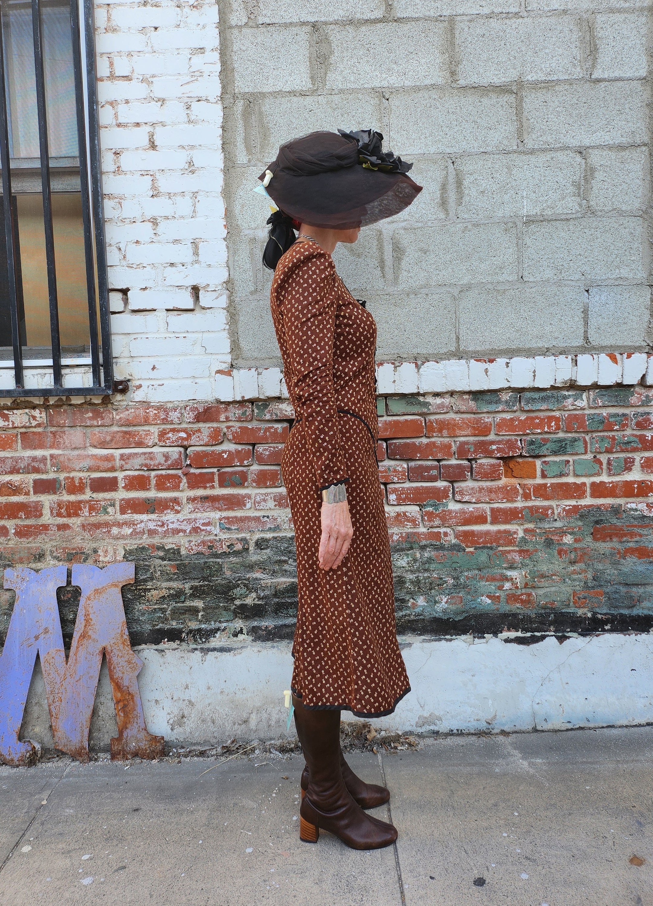 1970s W:30” Betsy Johnson Alley Cat Brown Maxi Length A-line White
