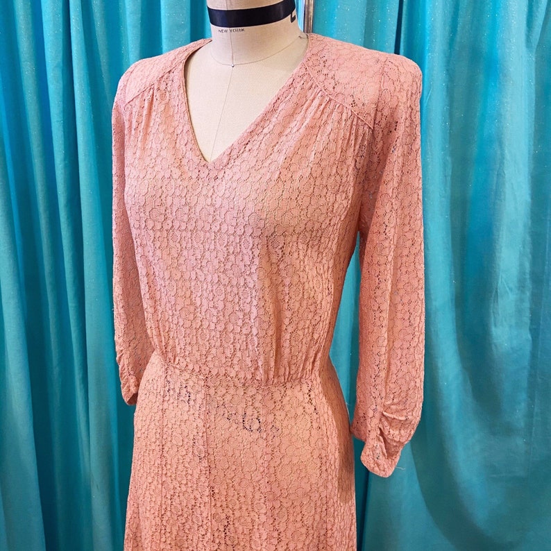 1930s/1940s W:36 sheer pink cotton floral lace 3/4 runched sleeve V neck paneled A-line skirt dress image 1