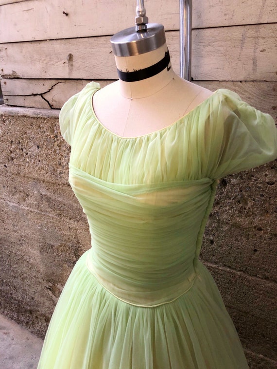 1950s/1960s W:25 pastel green nylon overlay runche