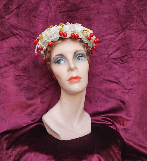 1950s White Red Cherry Pillbox Hat Straw Felt Floral Hat  display picture 1