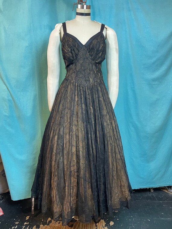 Buy 1940s/1950s W:29 Black Lace Floral Chantilly Ransohoffs San Francisco  Halter Strap Neckline Pleated Full Swing Skirt Online in India - Etsy