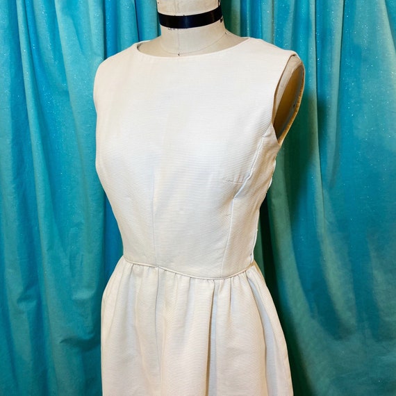 1950s/1960s W:26 LANZ white cotton fille sleevles… - image 1