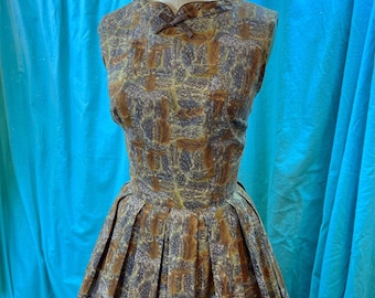 1950s/1960s W:26 brown green feather print cotton sleeveless portrait neckline bow front fit and flare box pleat full skirt day dress