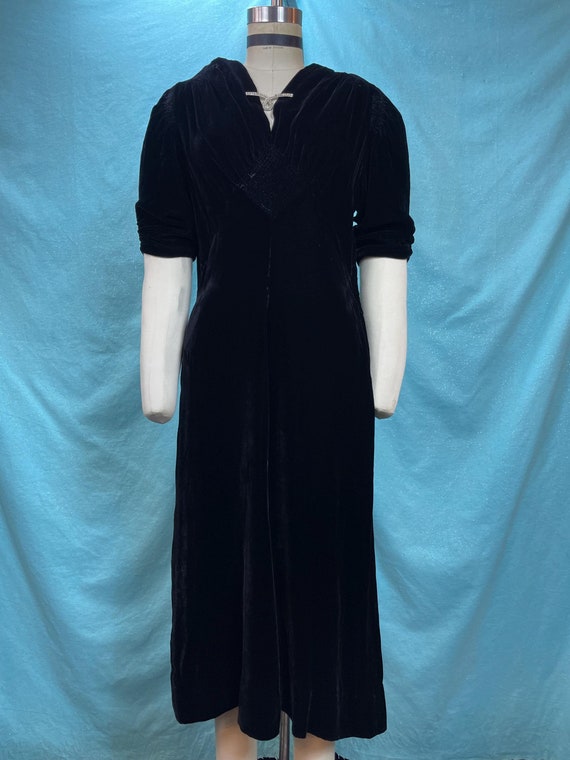 40s a line dress 1940s Belle Curve Dress has bold design lines