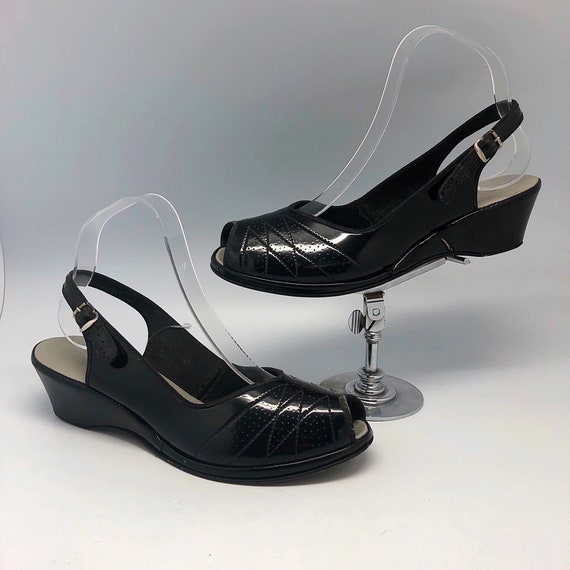 1940s 1950s SZ:8.5 black patent perforated vinyl p